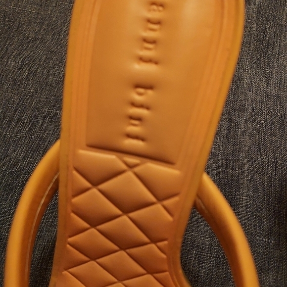 Gianni Bini Peach Thong Heel Sandals - Picture 3 of 5